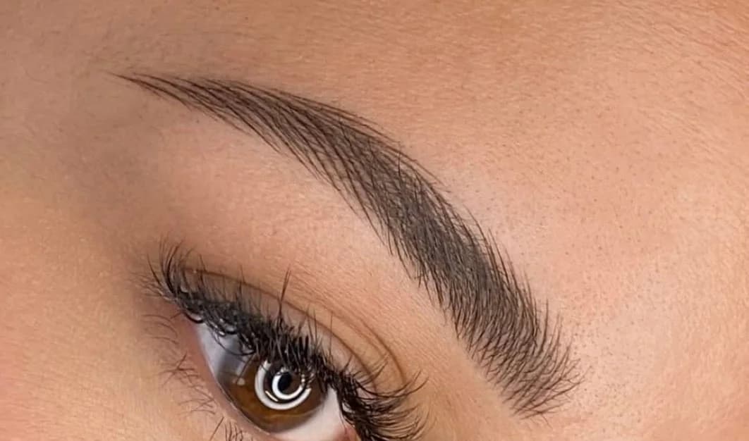 Close-up of healed nano hair strokes through the arch of the brow